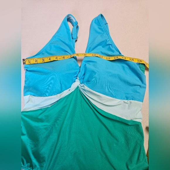 Land's End- Swimsuit Women's Plus Size 18W Blue and Green One-Piece. - Picture 3 of 6